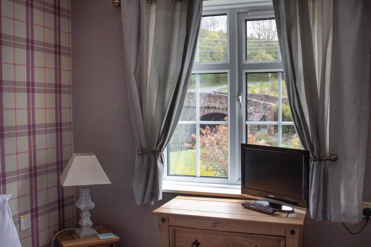 Horse And Hound Country Inn Bonchester Bridge Екстериор снимка